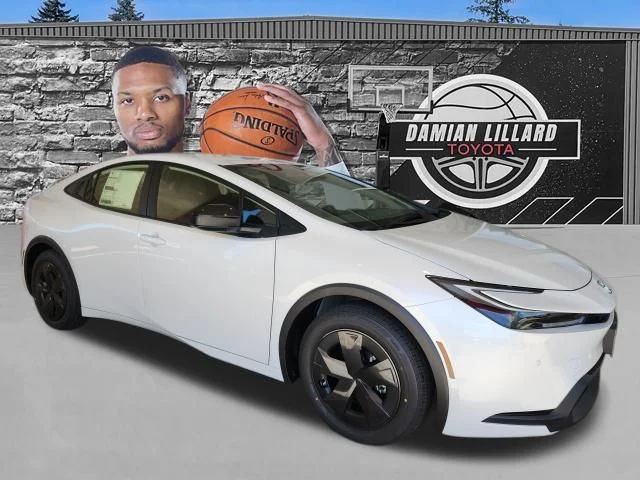 2026 Toyota Prius LE FWD's photo