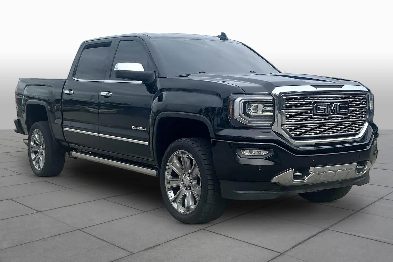 Used 2017 Onyx Black GMC Denali image 3