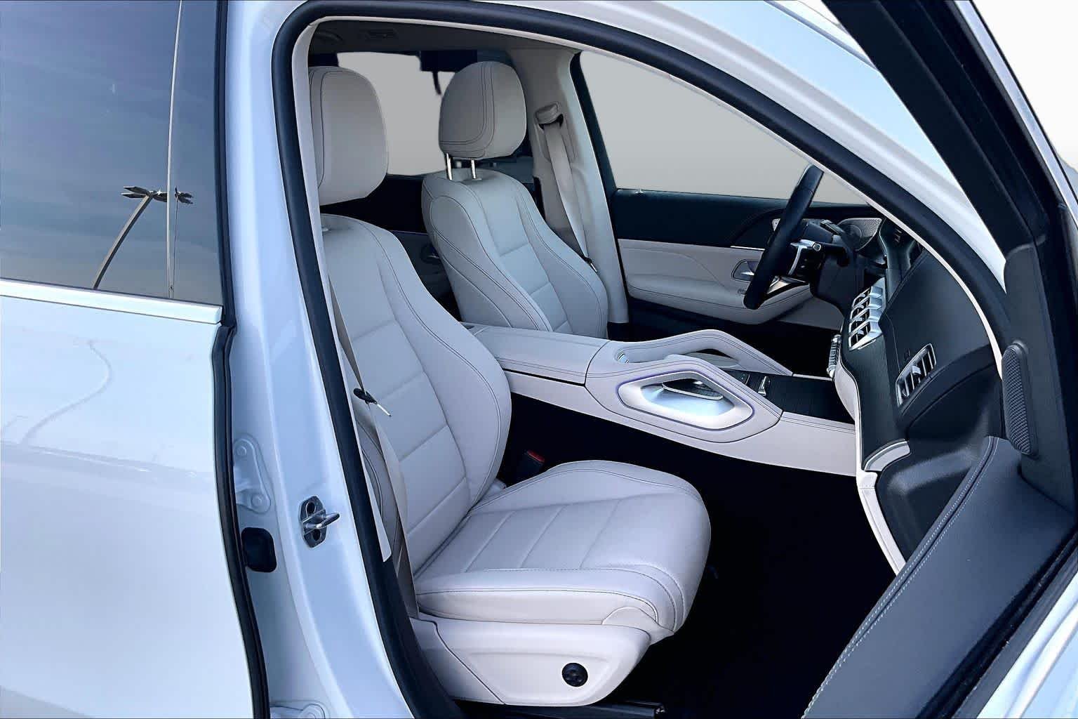 Used 2025 MANUFAKTUR Moonlight White Metallic Mercedes-Benz GLS 450 image 9