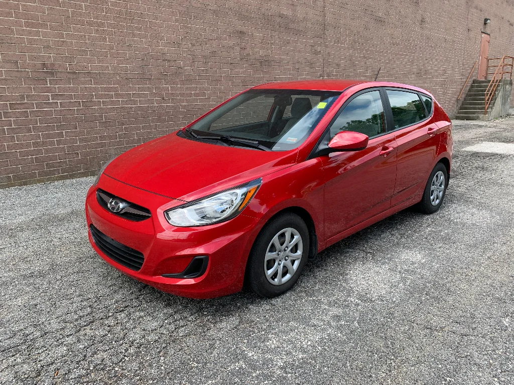 Used 2013 Boston Red Metallic Hyundai GS image 1