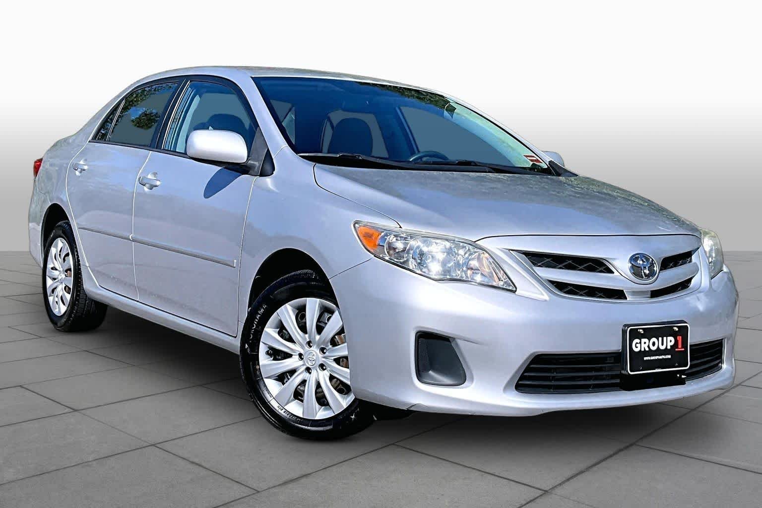 Used 2012 Classic Silver Metallic Toyota LE image 3