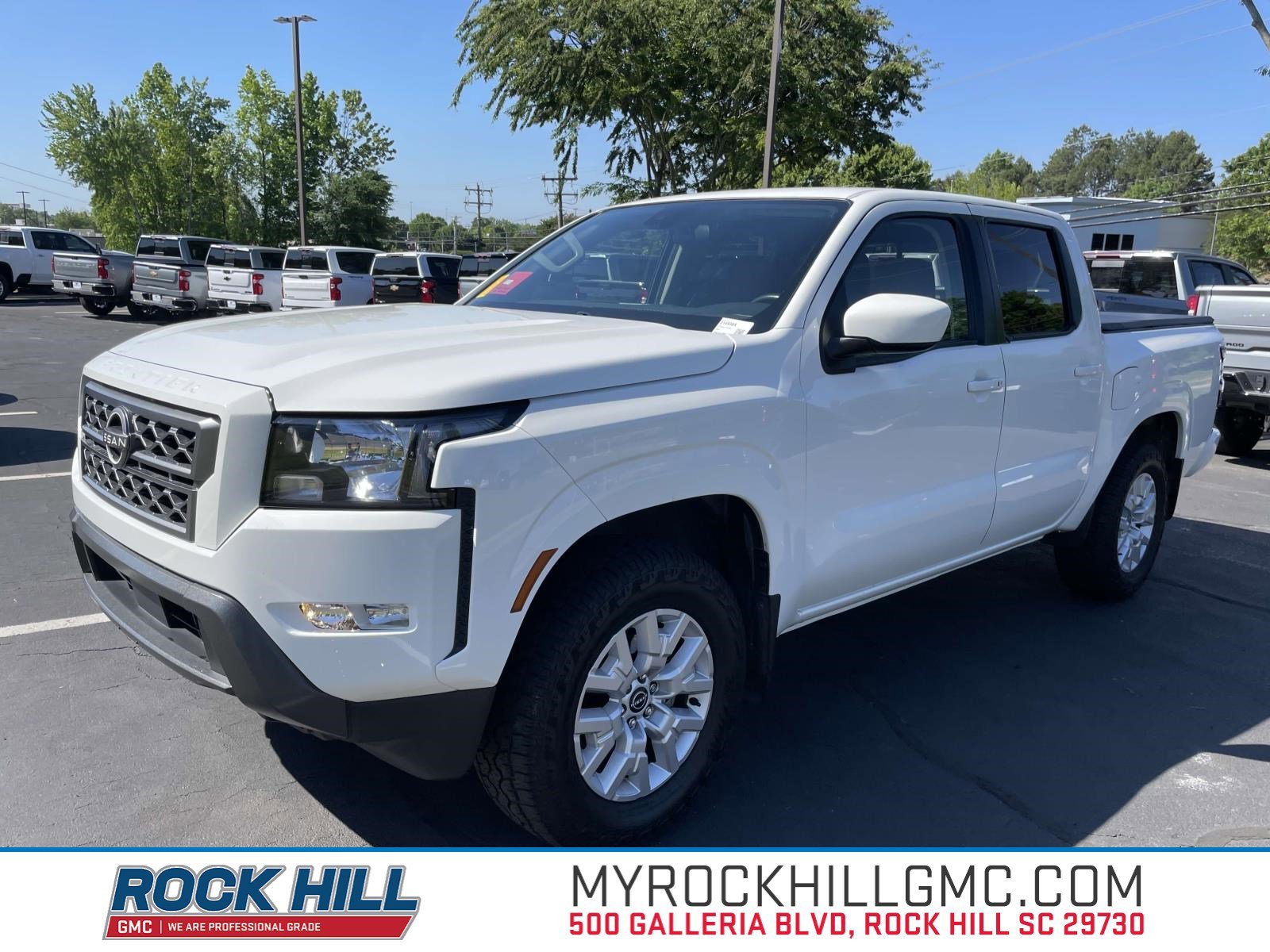 2022 Nissan Frontier SV Crew Cab 4X4 SWB's photo