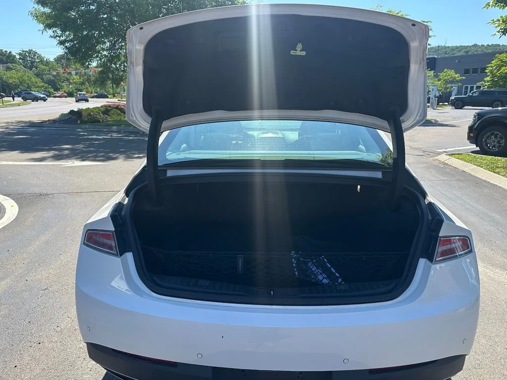 Used 2019 White Lincoln Reserve image 10