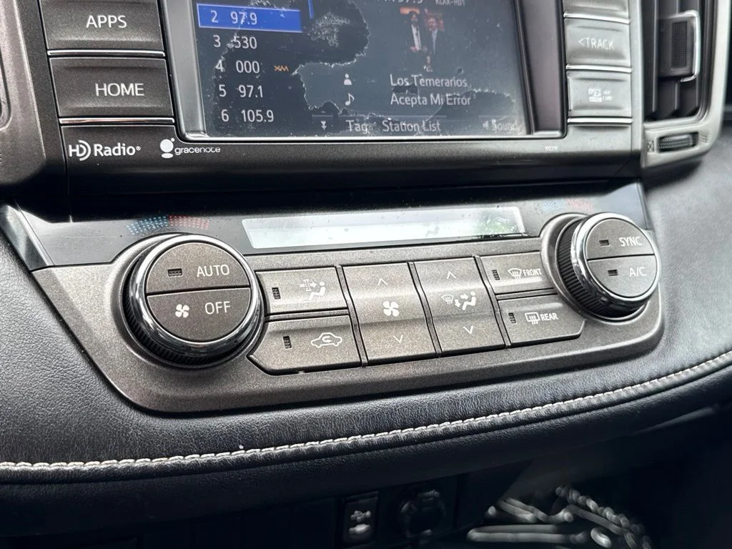 Used 2015 Gray Toyota XLE image 29