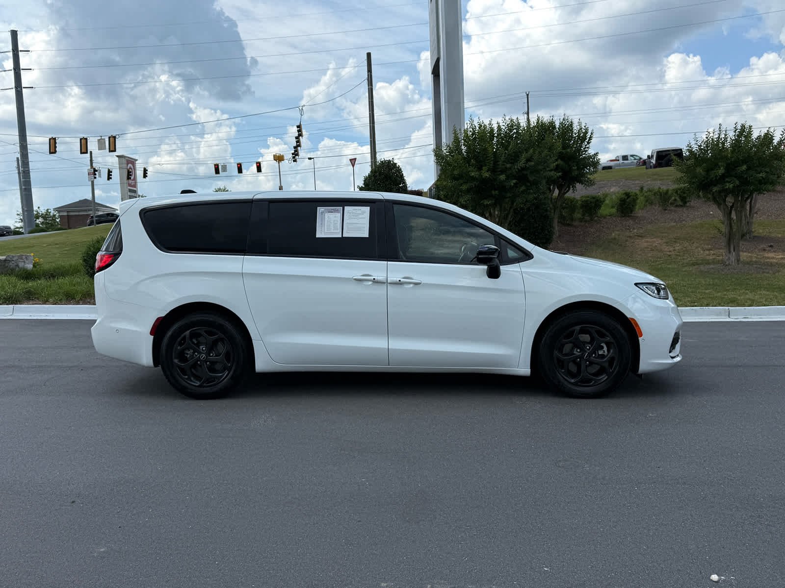 Used 2024 Bright White Clearcoat Chrysler Hybrid S Appearance Pkg image 6