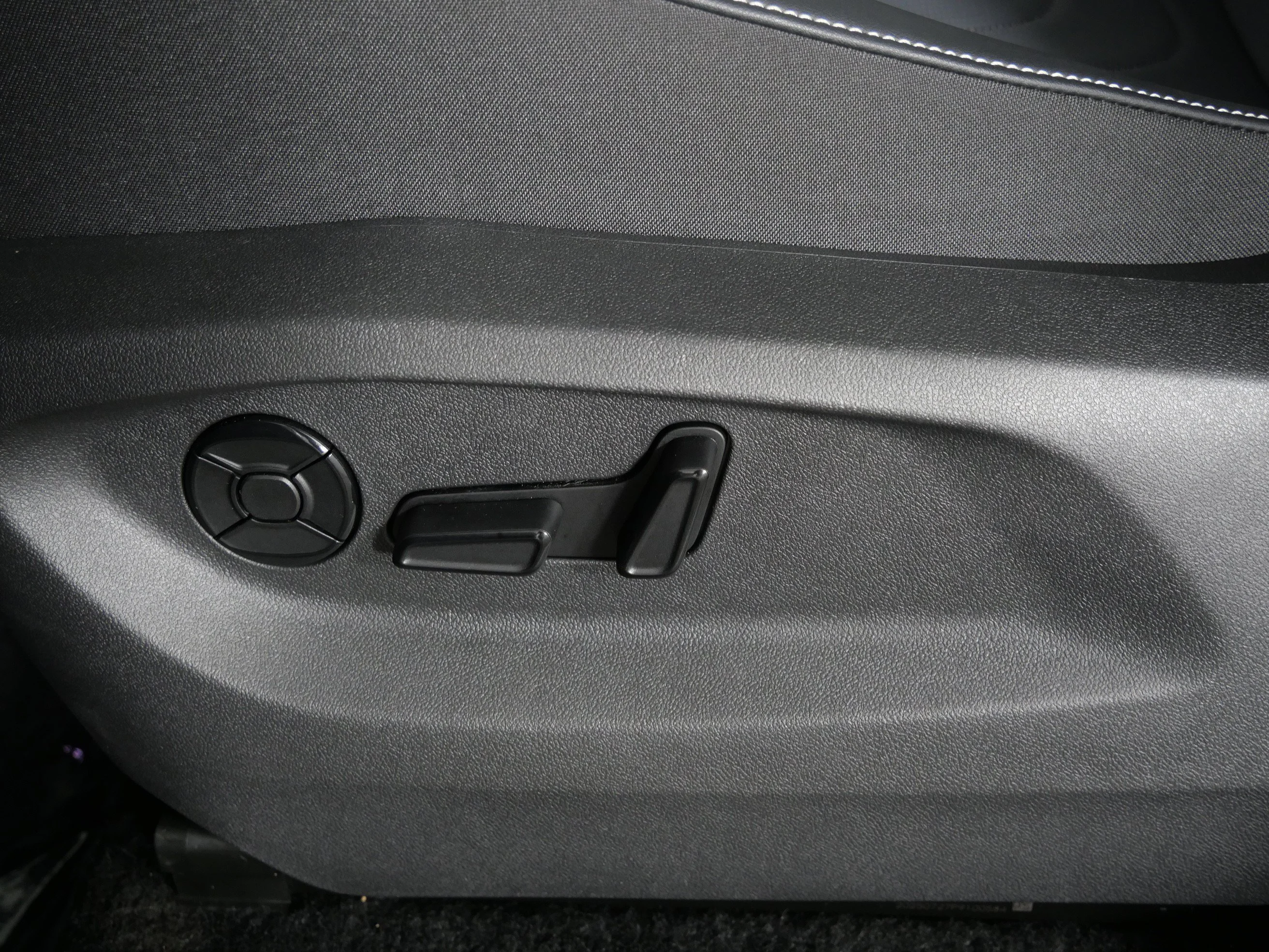 Certified Used 2026  Volkswagen SE image 22