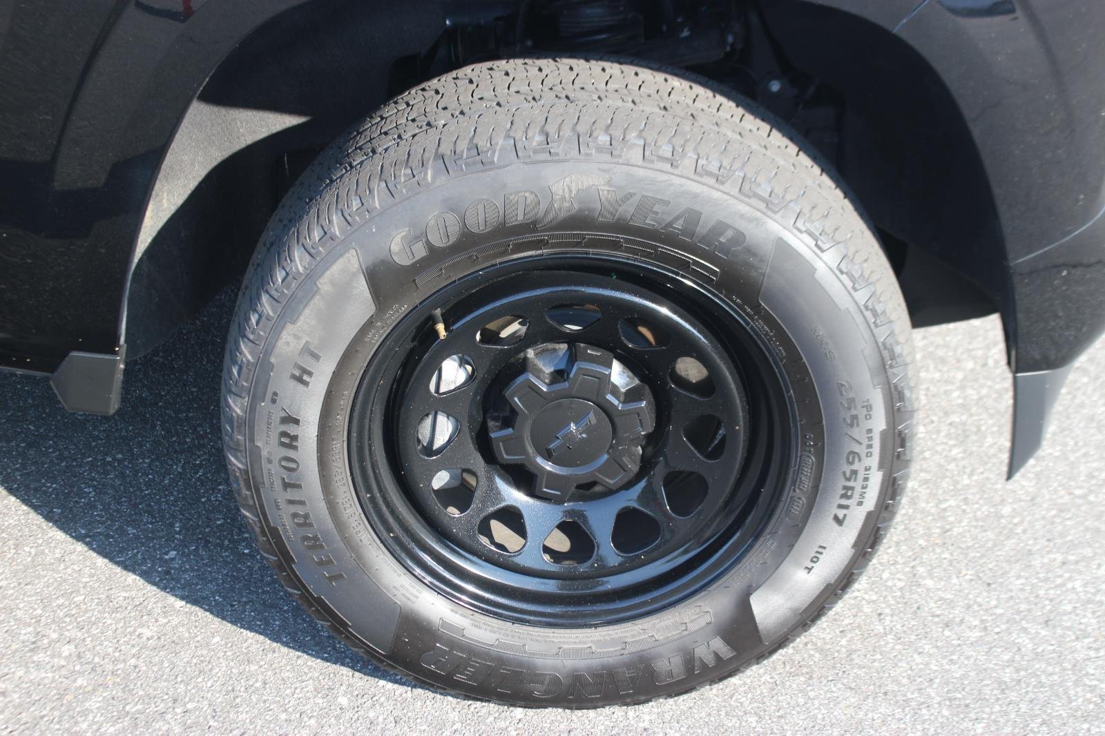 Used 2024 Black Chevrolet Z71 image 35