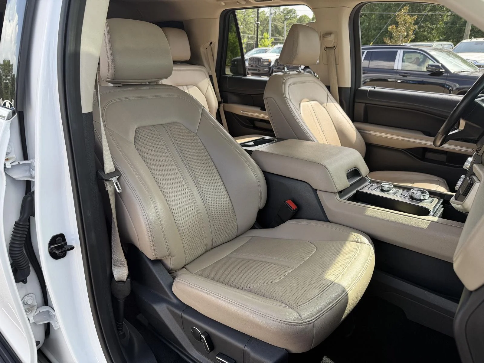 Used 2024 Oxford White Ford Limited image 21
