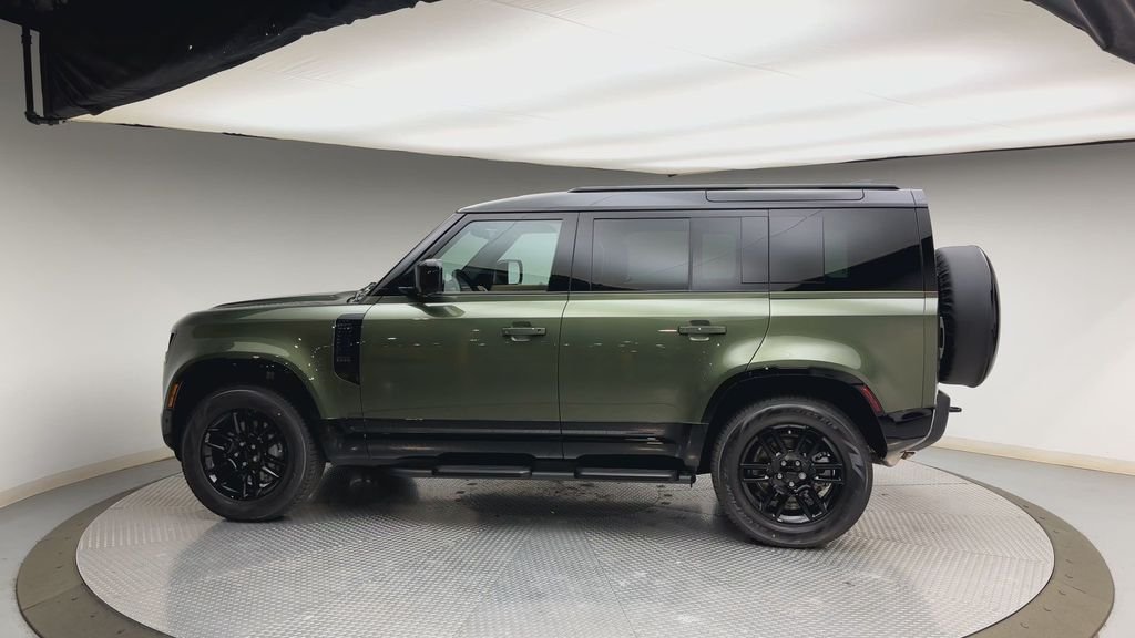 New 2026 Woolstone Green Land Rover X-Dynamic SE image 5