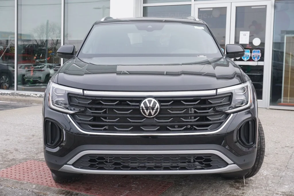 Certified Used 2026 Black Volkswagen SE w/Technology image 5