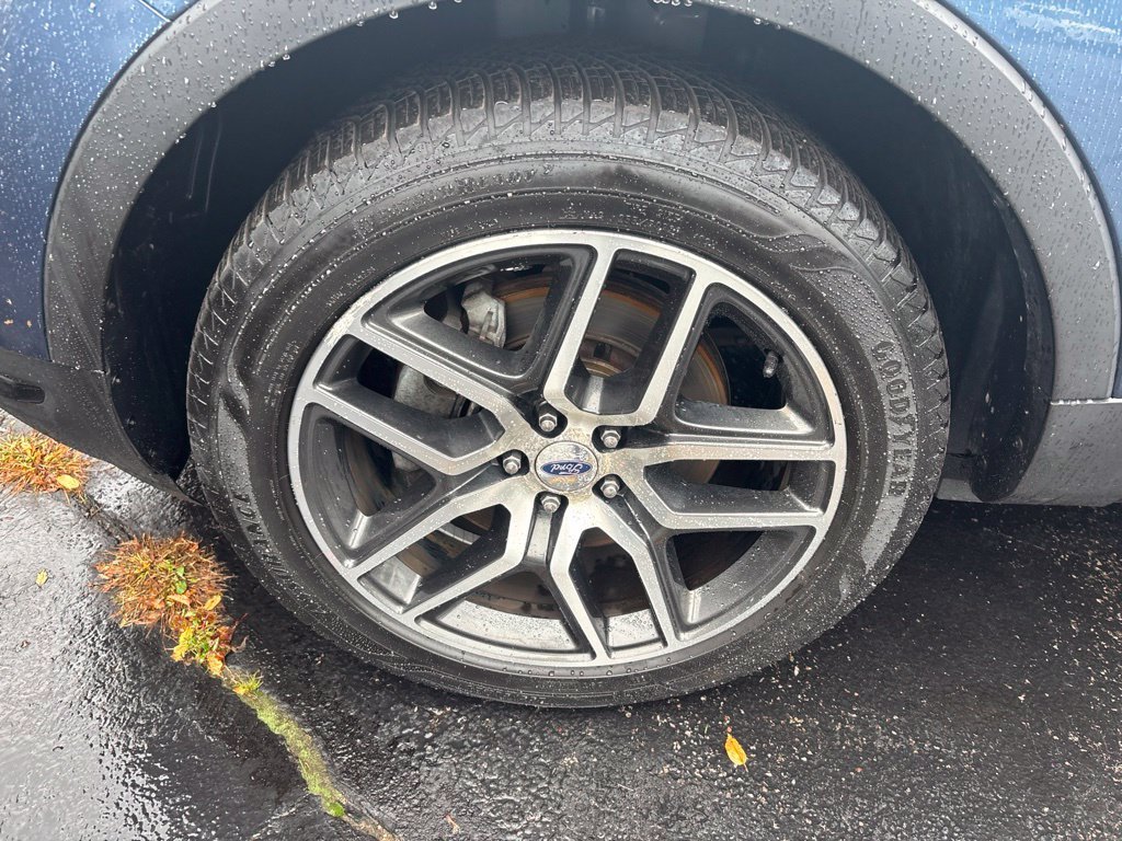 Used 2018 Blue Ford Sport image 9