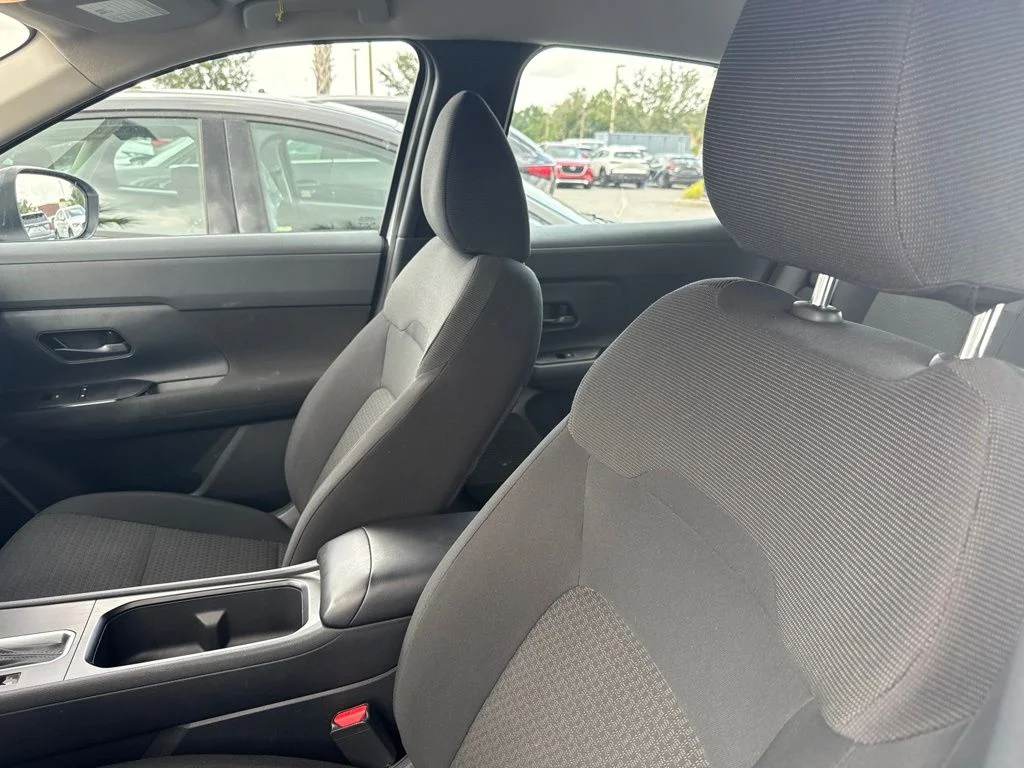 Used 2025 White Nissan S image 3