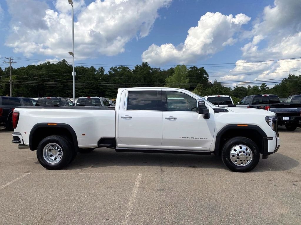 Used 2025 White GMC Denali Ultimate image 2