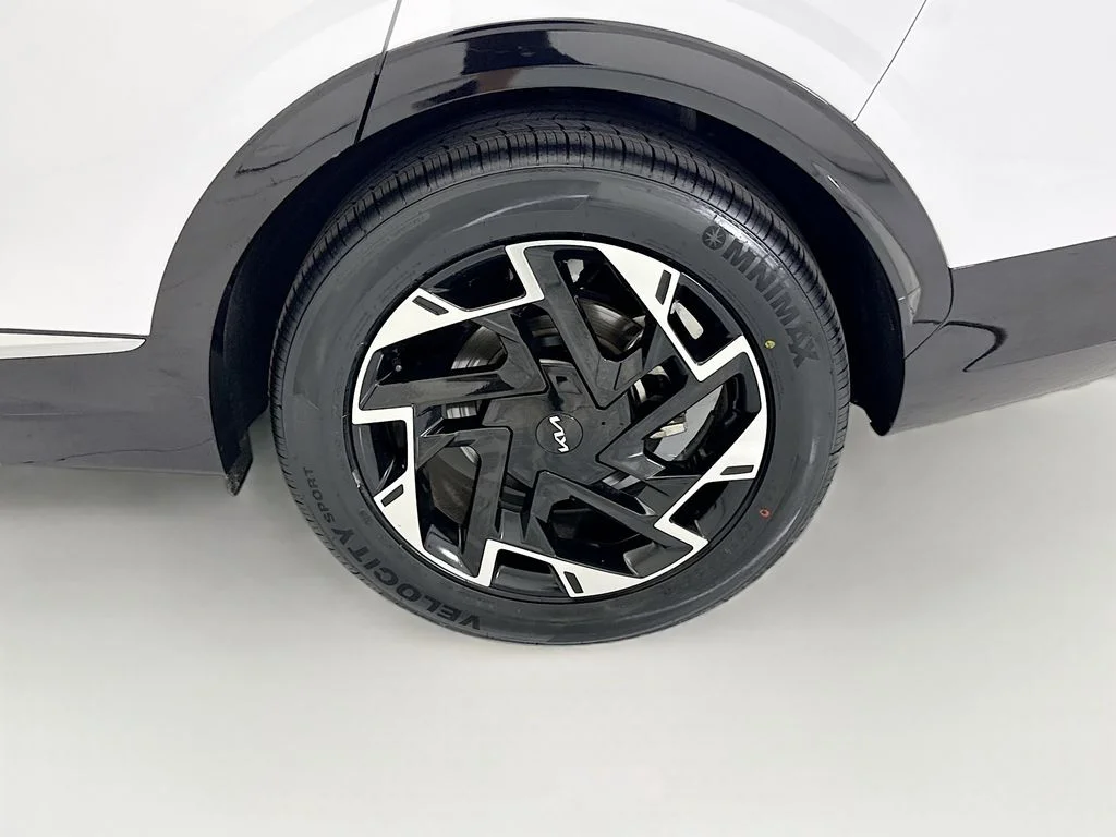 Used 2023 White Kia SX-Prestige image 30