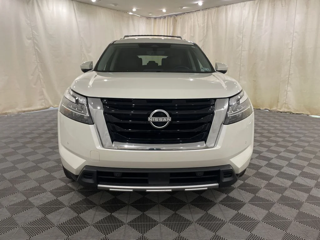 Certified Used 2023 Pearl White Tricoat Nissan Platinum image 3