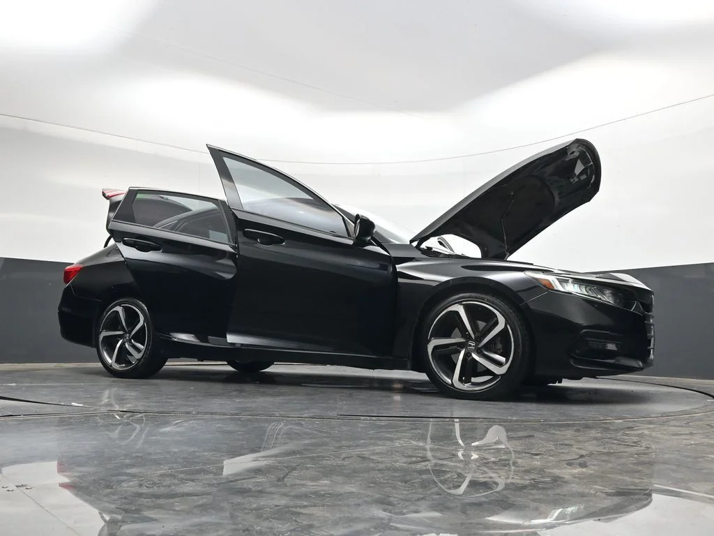 Used 2018  Honda Sport image 51