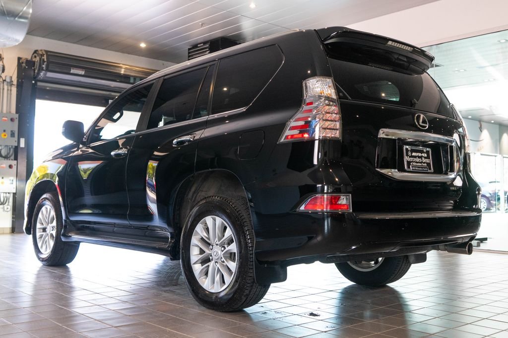 Used 2022 Black Lexus 460 image 6