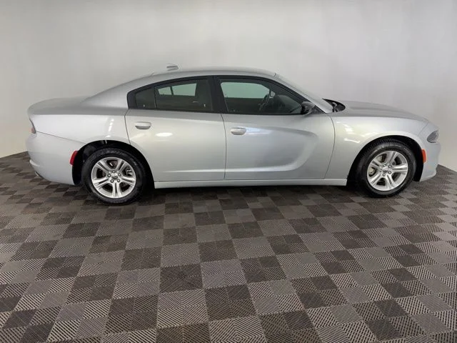 Used 2023 Silver Dodge SXT image 4