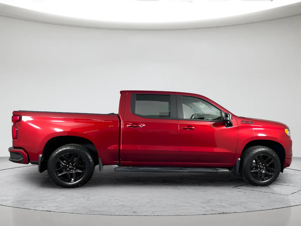 Used 2023 Red Chevrolet RST image 2
