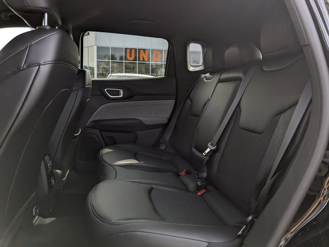 New 2025 Black Jeep North - - 4X4 - 4.99% O.A.C - Heated seats - Forward Collision Warning & More! image 25