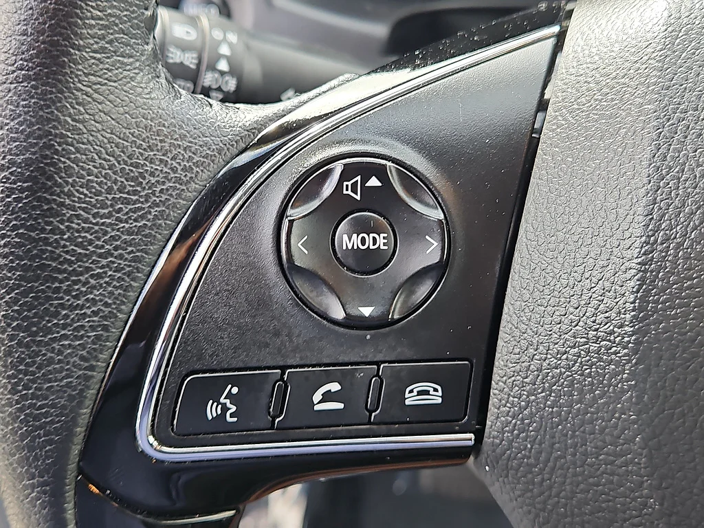 Used 2026 Octane Blue Metallic Mitsubishi SE image 22