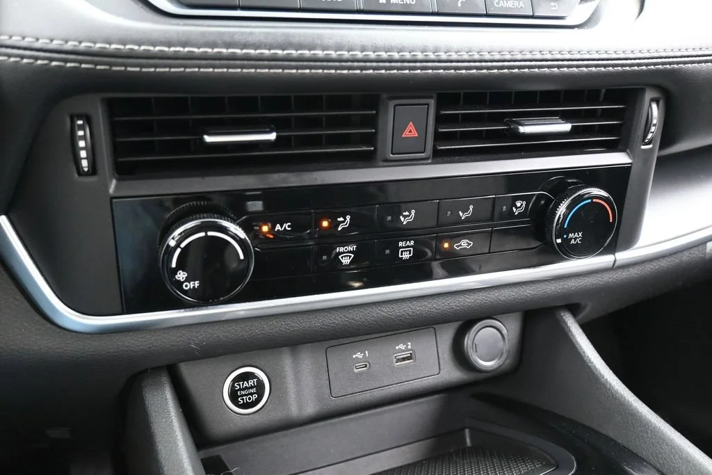 Used 2021 Gray Nissan S image 18