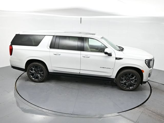 Used 2023 WHITE FROST TRICOAT GMC Denali image 24