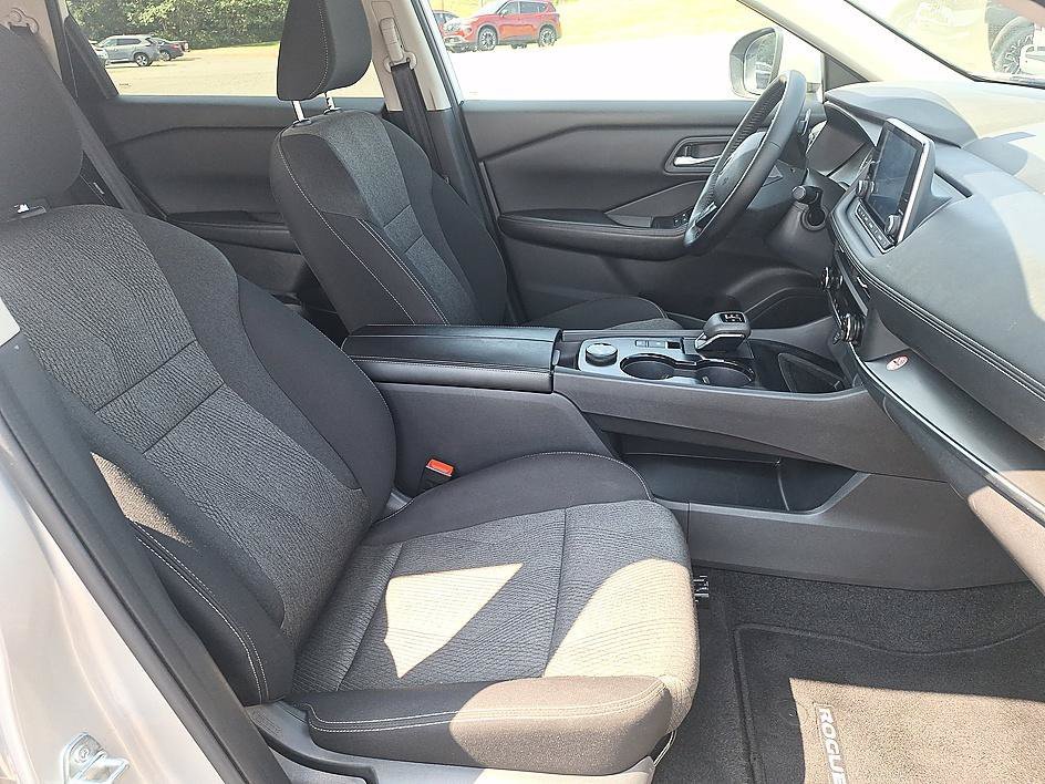 Used 2025 Brilliant Silver Metallic Nissan SV image 21