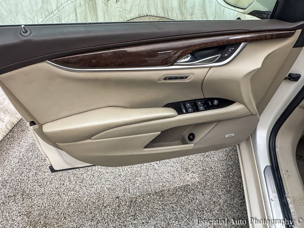 Used 2013 White Diamond Clearcoat Cadillac Premium image 22