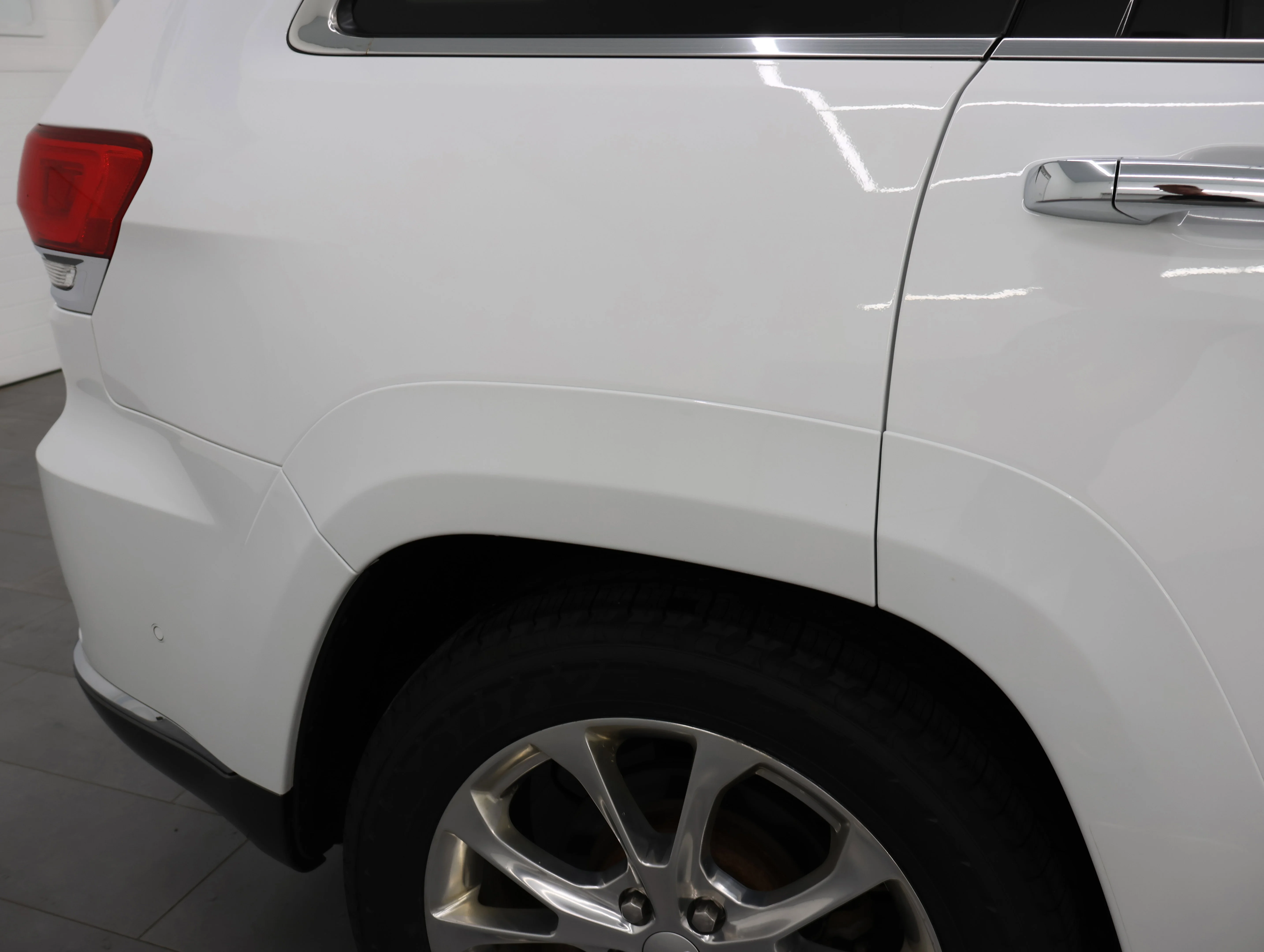Used 2020 Bright White Clearcoat Jeep Summit image 24