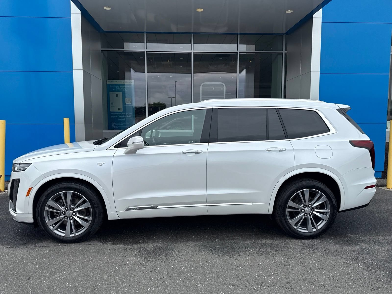 Used 2020 CRYSTAL WHITE TRICOAT Cadillac AWD Premium Luxury image 9