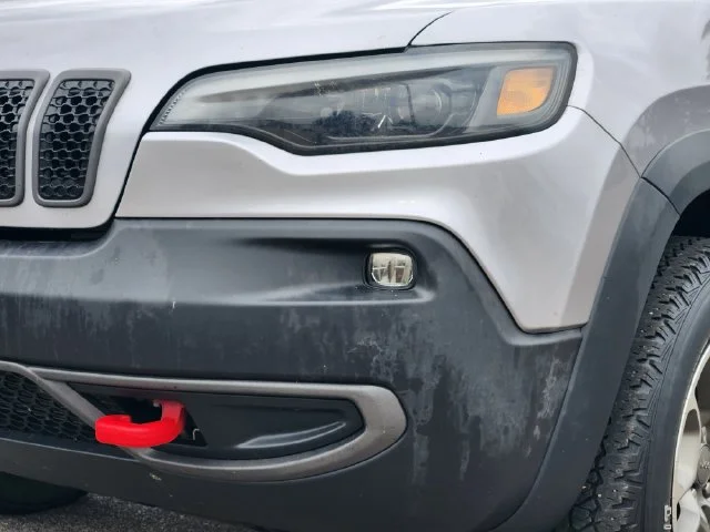 Used 2020 Silver Jeep Trailhawk image 9