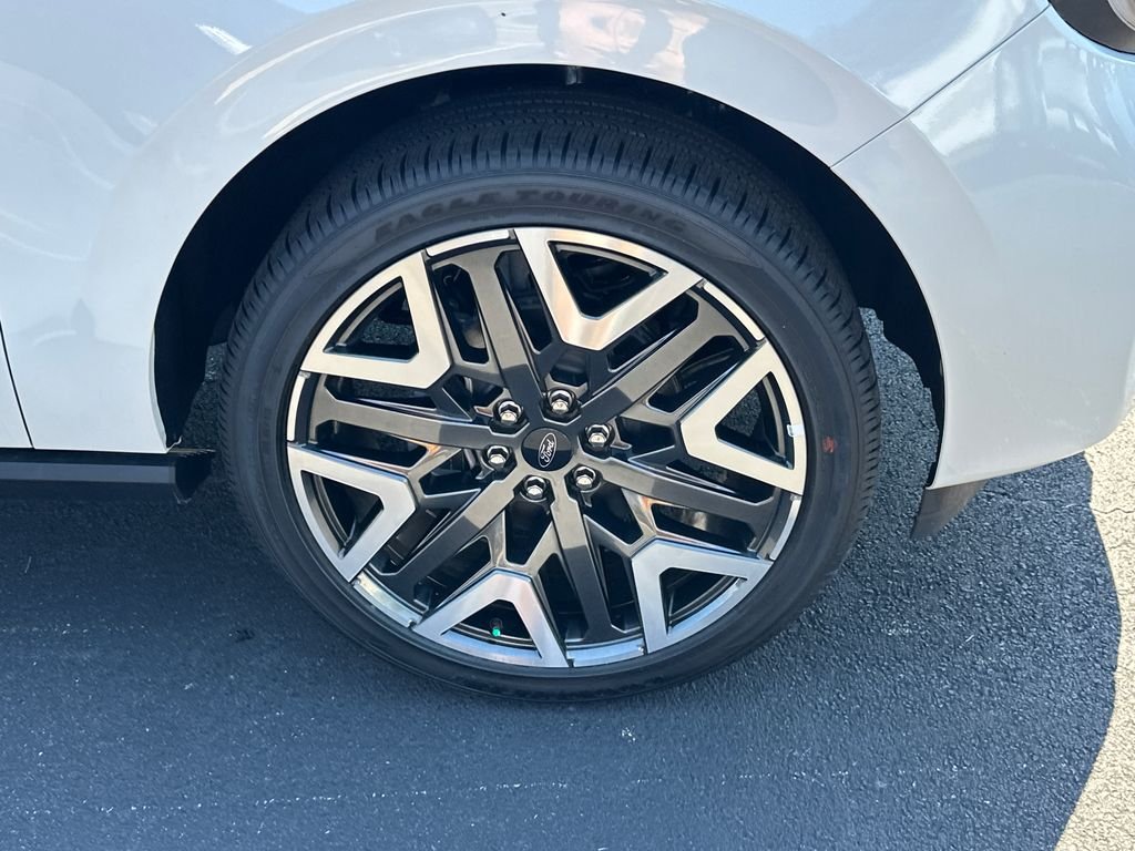 New 2026 White Ford Platinum image 12
