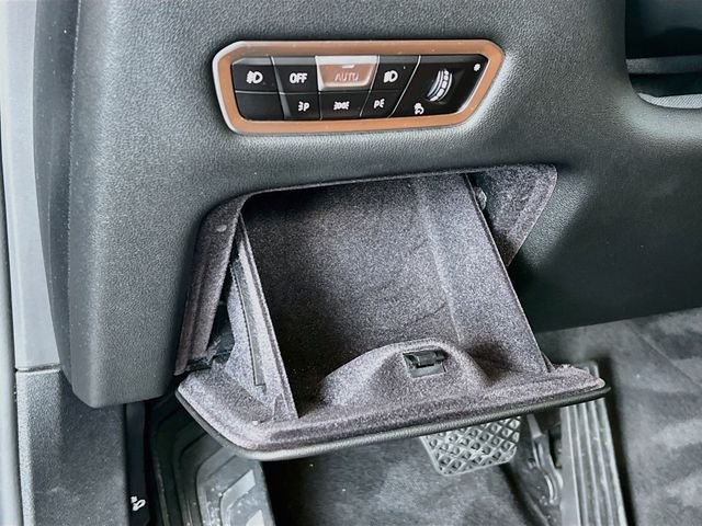 Used 2022 Black BMW xDrive40i image 11