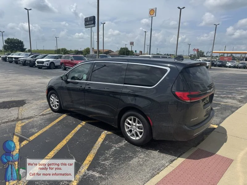 Used 2025 Diamond Black Crystal Pearlcoat Chrysler Select image 3