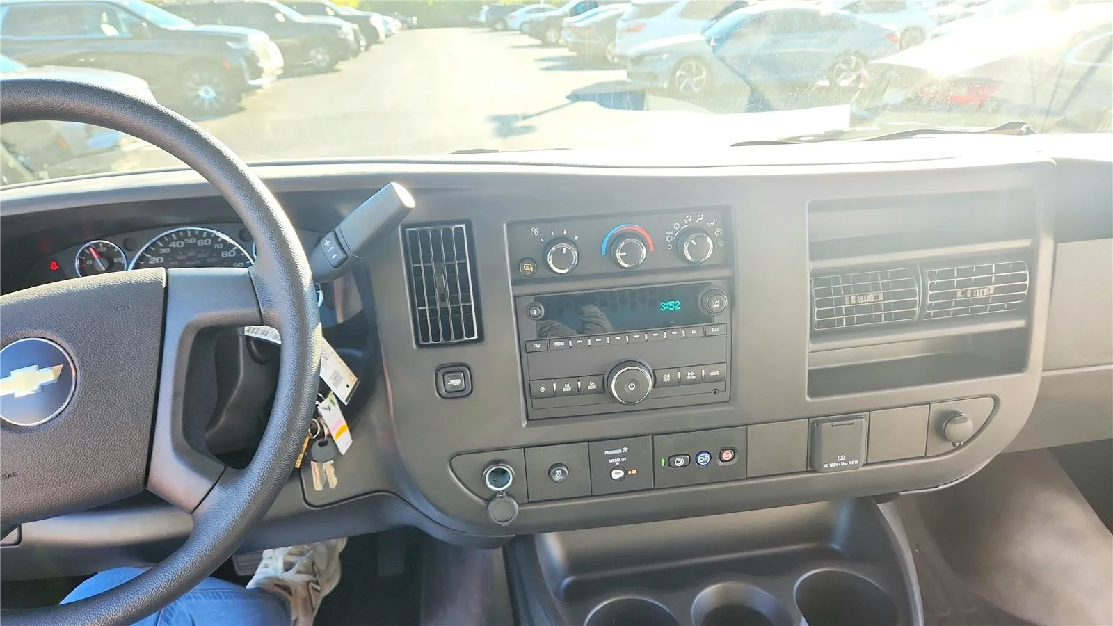 2025 Chevrolet Express Cargo Work Van - Photo 33