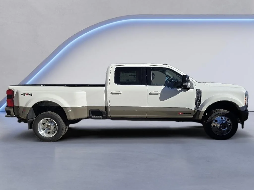 New 2027 Star White Metallic Tri-Coat Ford F-450® King Ranch® image 3
