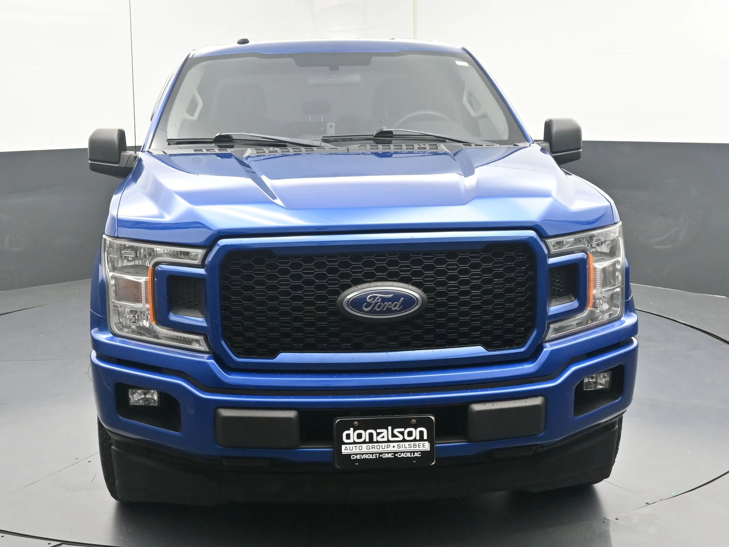 Used 2018 Blue Ford XL image 3