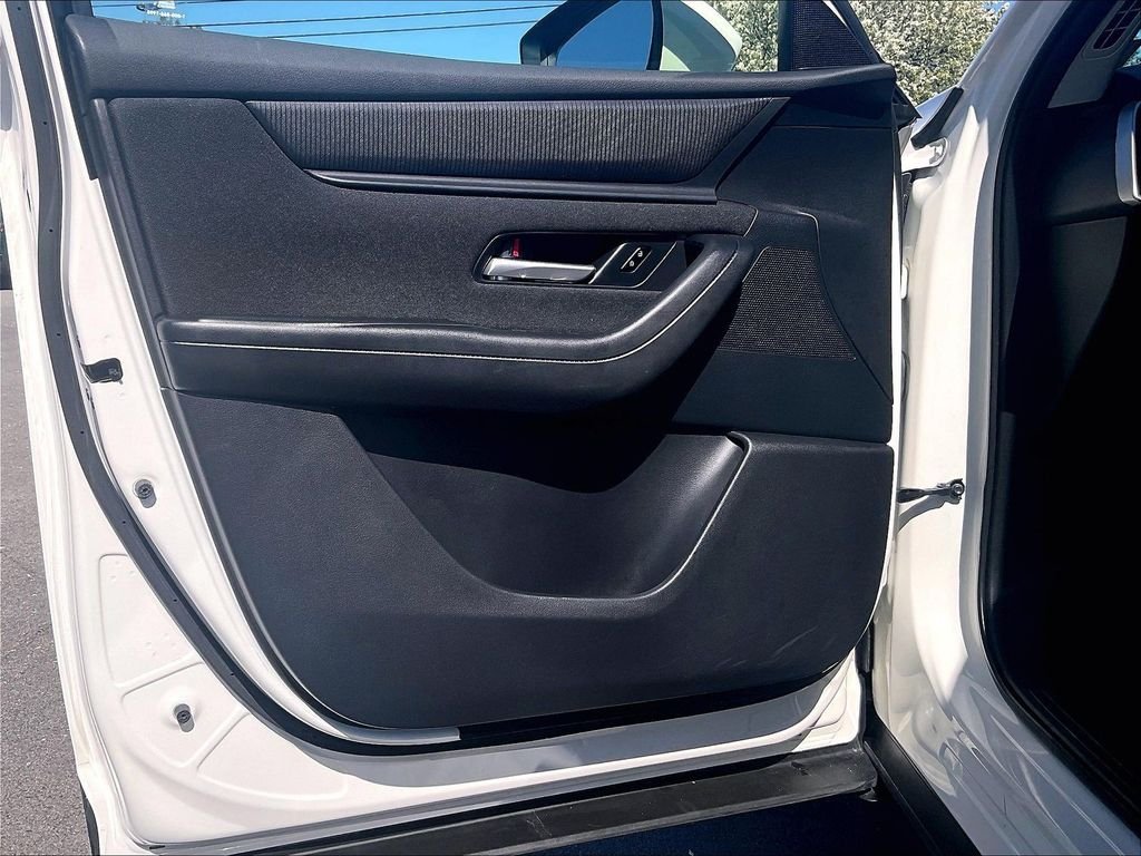 Used 2025 White Mazda 3.3 Turbo Select image 9