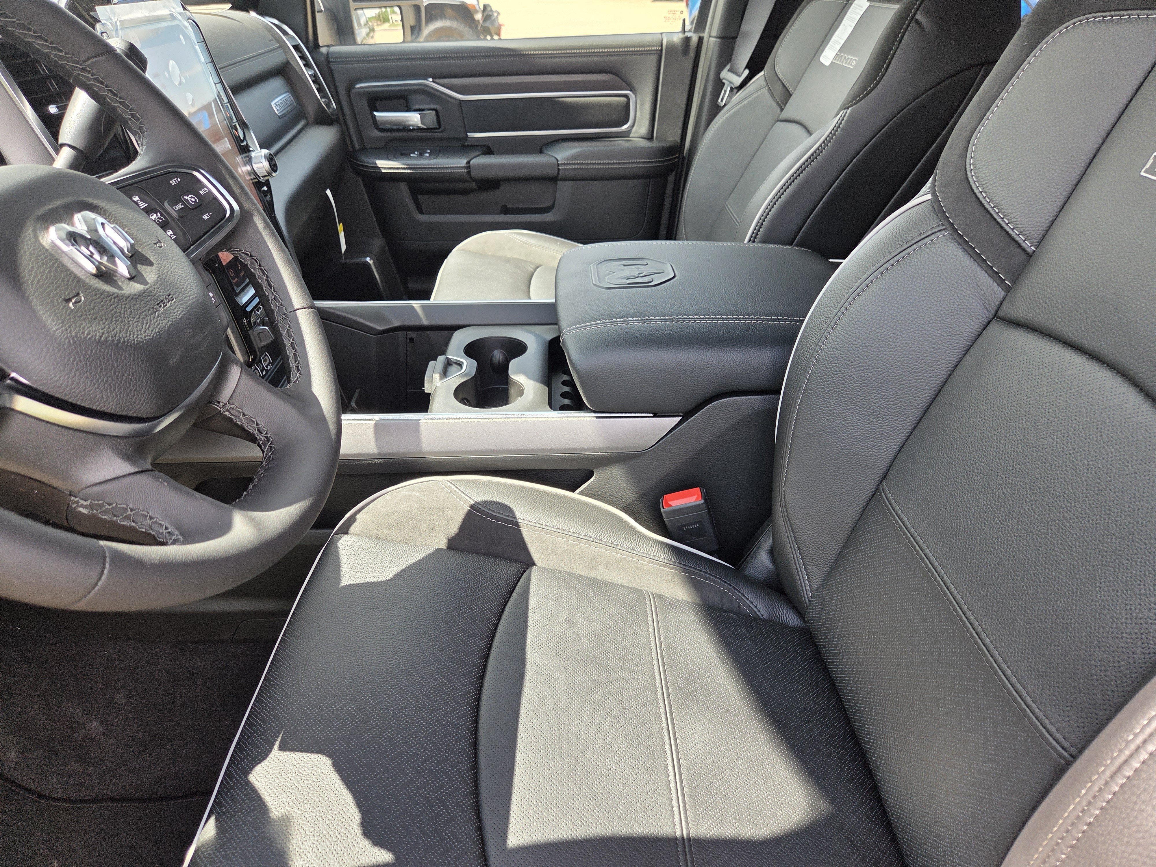 New 2026 Granite Crystal Metallic Clearcoat Ram Laramie image 20