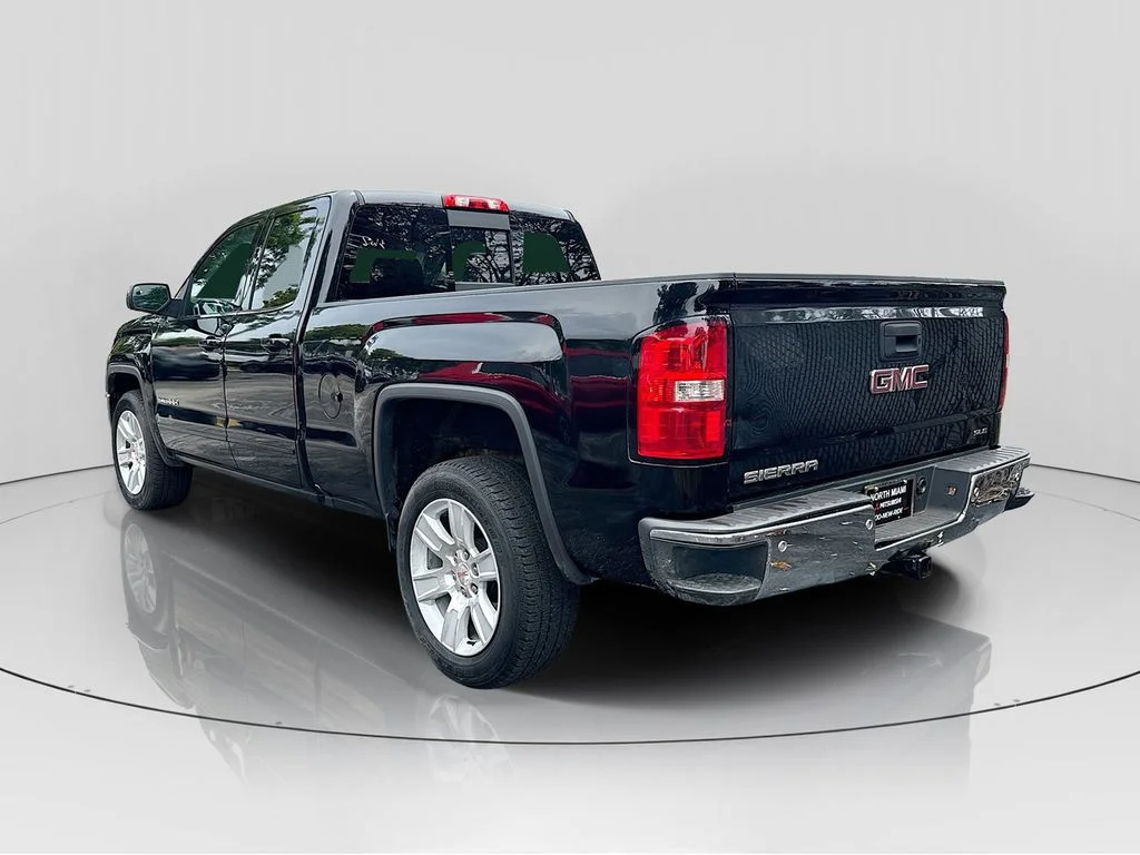 Used 2018 Black GMC SLE image 5