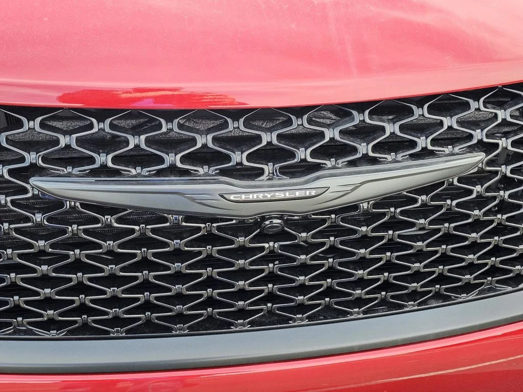 New 2026 Red Hot Pearl-Coat Exterior Paint Chrysler Select image 3