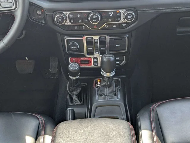 Used 2024 Bright White Clearcoat Jeep Rubicon image 18