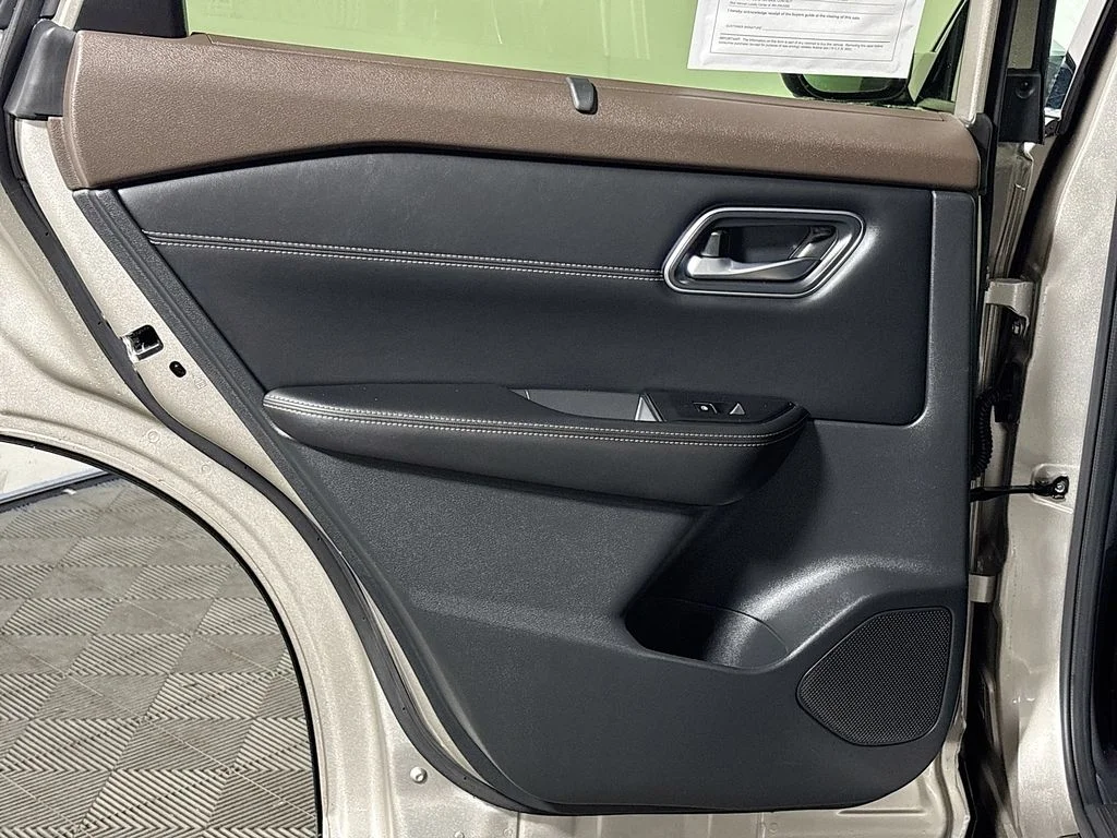 Used 2023 Gold Nissan Platinum image 20