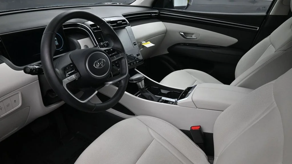 Used 2023 Silver Hyundai SEL image 7