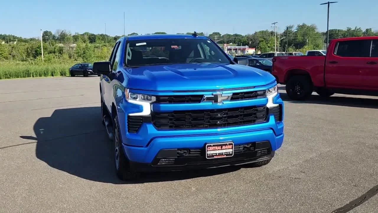 Used 2025 Riptide Blue Metallic Chevrolet RST image 3