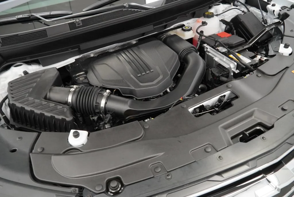 New 2027 Summit White Chevrolet LT image 41