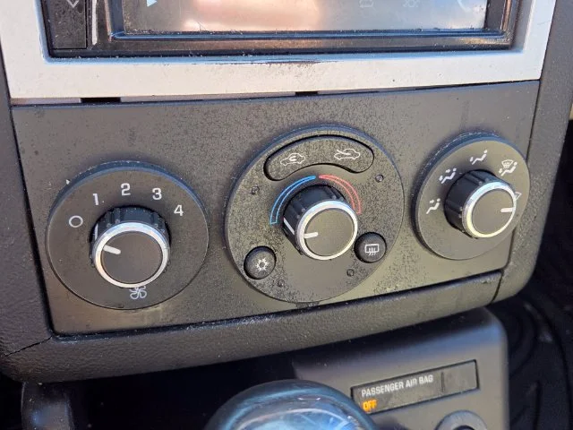Used 2006 White Pontiac GT image 20