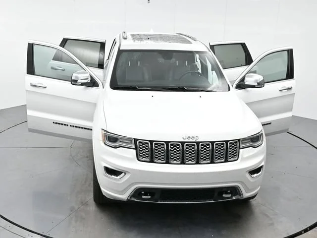 Used 2019 Ivory 3-coat Jeep Overland image 44