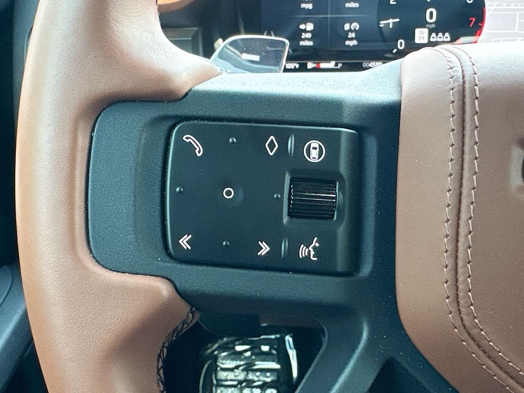 Used 2025  Land Rover OCTA image 21